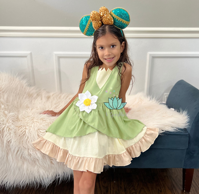 Girl kid wearing princess tiana dress for kids green with flower