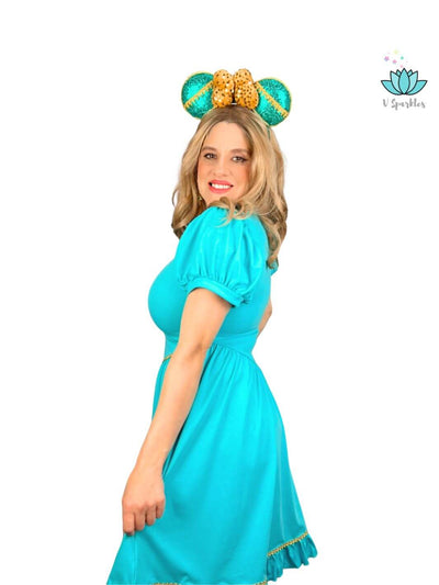 Jasmine Dress to Impress Outfit: This stylish Jasmine-inspired dress allows you to dress to impress at any event, offering a unique and fashionable take on the classic princess look.