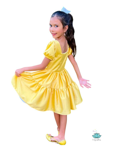 Lily Pad Deluxe Waitress Dress Set for Kids – Princess Tiana-Inspired Dress-Up – This enchanting green and yellow dress set is perfect for toddlers and young girls wanting to dress up as Princess Tiana in her classic waitress look. Ideal for Disneybounding, pretend play, and birthday celebrations.