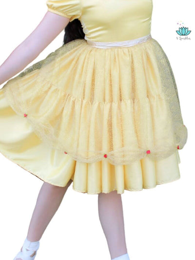 Red Rose Beauty Princess Dress-Up Overskirt for Women – Complete Belle Transformation – Pair this beautiful red rose-inspired overskirt with any base dress for a full Belle-inspired look. Perfect for Disneybounding, Halloween parties, or holiday celebrations. Available in mid-size and plus-size options.