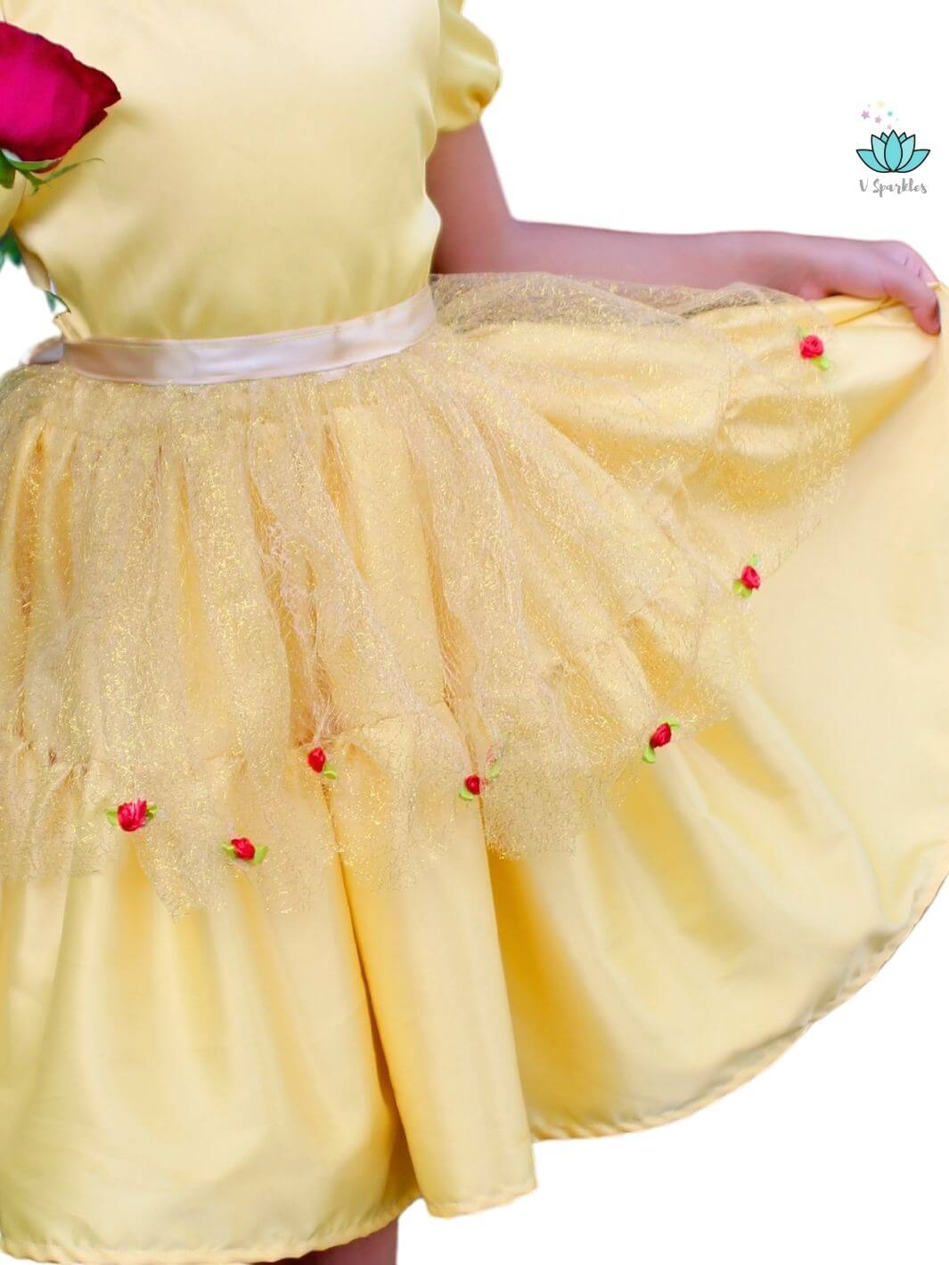 Red Rose Beauty Princess Dress-Up Overskirt for Adults – Matching Mother and Daughter Outfit – Create a magical matching mother and daughter Disneybounding look with this Belle-inspired red rose overskirt. Perfect for Halloween costumes or themed events. Available in mid-size and plus-size options.
