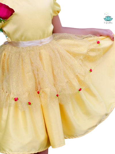 Red Rose Beauty Princess Dress-Up Overskirt for Adults – Matching Mother and Daughter Outfit – Create a magical matching mother and daughter Disneybounding look with this Belle-inspired red rose overskirt. Perfect for Halloween costumes or themed events. Available in mid-size and plus-size options.