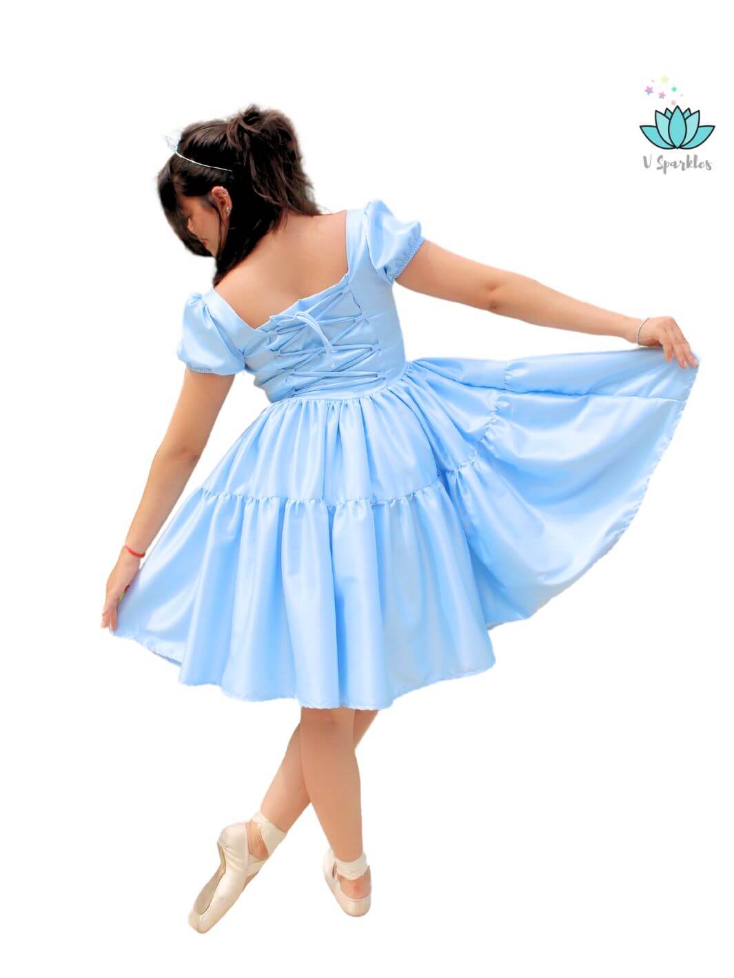 Glass Slipper Adult Dress Set for Women – Ideal for Disneybounding and Holiday Celebrations – This elegant blue dress set is perfect for creating a Cinderella-inspired look at Disneybounding events, holiday parties, or themed celebrations. Available in mid-size and plus-size options