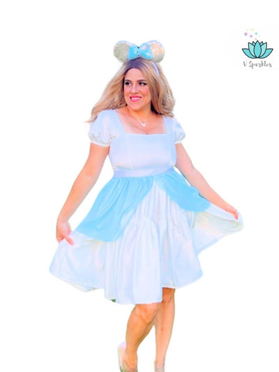 Ice Queen Blue Dress Set for Adults – Matching Mother and Daughter Outfit – Create a magical matching mother and daughter Disneybounding look with this Queen Elsa-inspired blue dress set. Perfect for holiday celebrations or themed events. Available in mid-size and plus-size options.