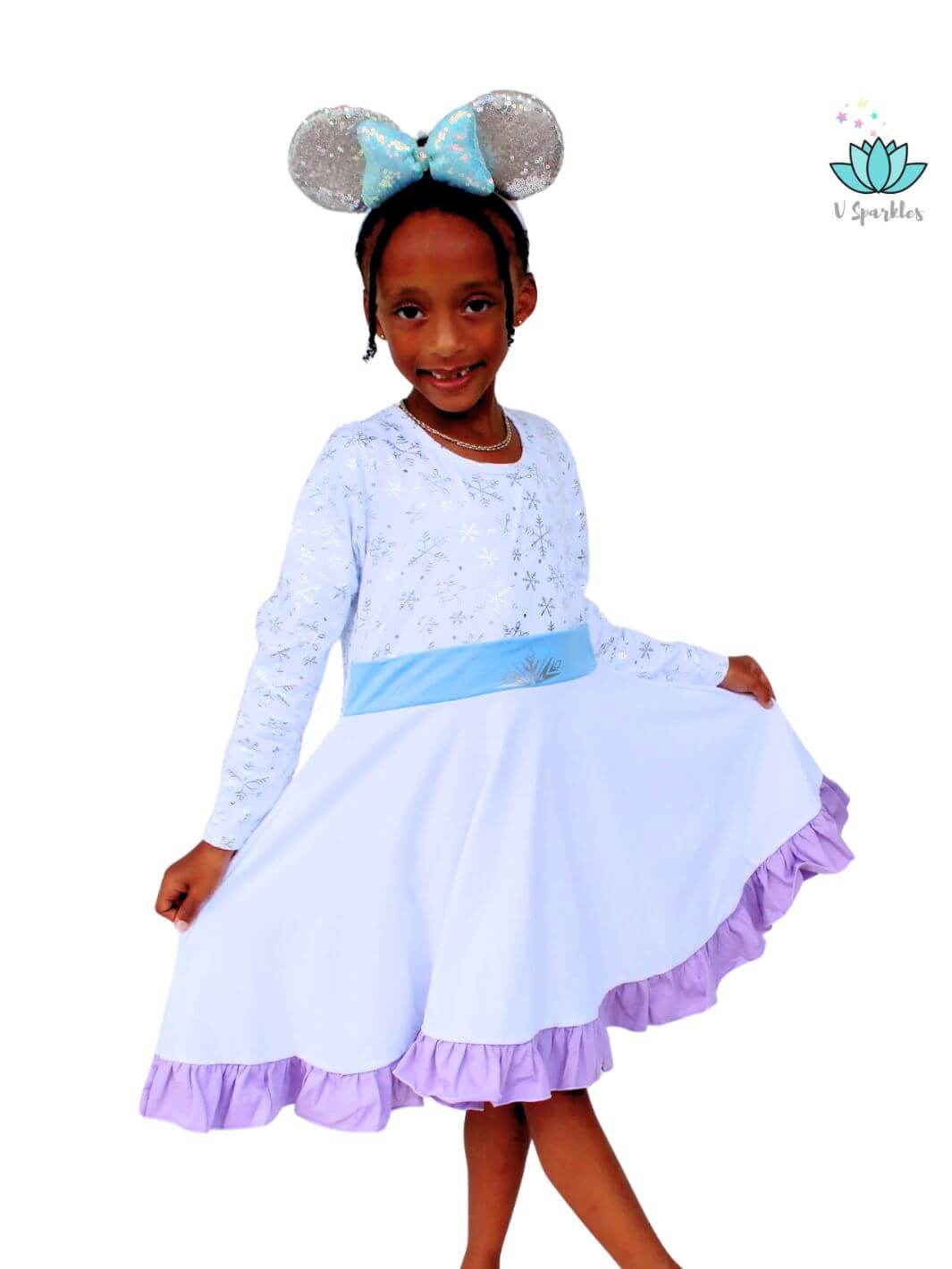 Elsa Ice Queen Disneybounding Dress for Special Occasions: This charming Elsa-inspired dress, with its sparkling snowflake details and beautiful ruffled skirt, is perfect for Disneybounding, Halloween, or birthday parties. Ideal for play pretend, it’s a magical gift for young fans who want to channel their inner ice queen