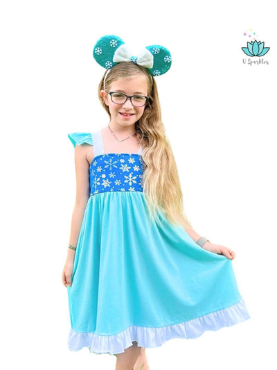 Elsa Ice Queen Disneybound Dress with Snowflake Cape: This adorable Elsa-inspired sleeveless dress, with its shimmering snowflake cape, is ideal for Disneybounding, birthday parties, or Halloween fun. A perfect outfit for play pretend and dress-up games.