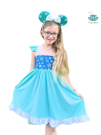 Elsa Frozen Birthday Dress with Snowflake Cape: A stunning Elsa-inspired sleeveless dress, complete with a snowflake cape, ideal for Disneybounding, birthdays, or Halloween. Perfect for dress-up games and a wonderful gift for young Frozen fans.