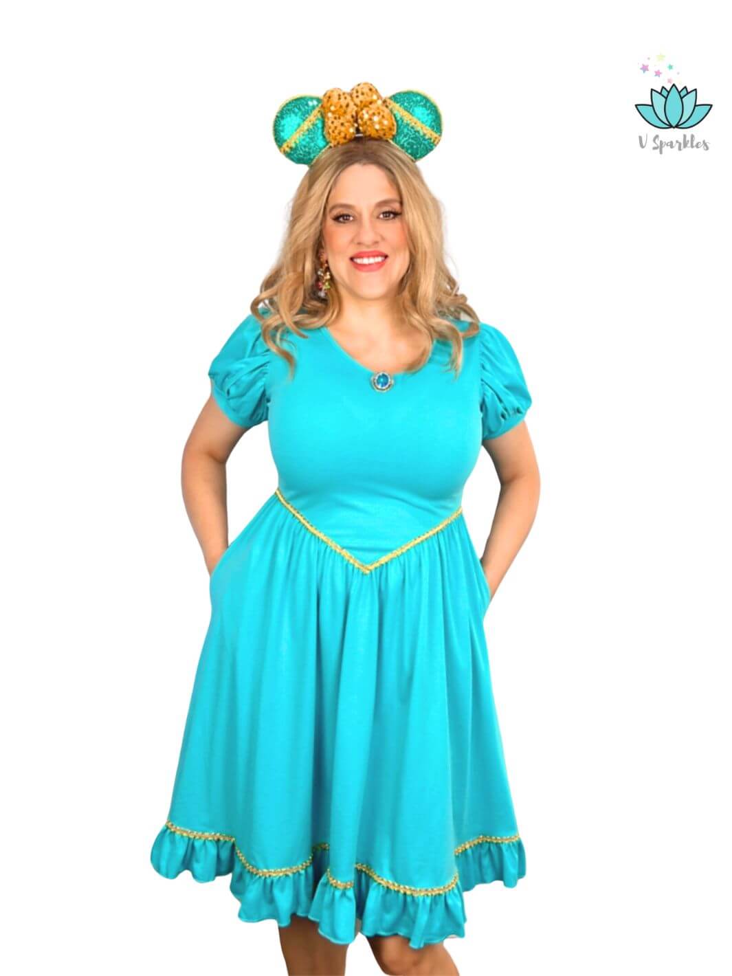 Jasmine Fashion Gift for Adults: A perfect gift for fans of Princess Jasmine, this dress combines fashion and fantasy, making it a thoughtful present for any occasion.