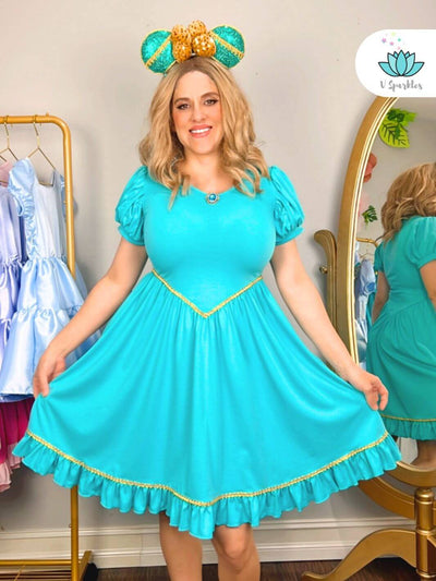 Jasmine Halloween Costume for Adults: This elegant Jasmine-inspired adult costume is ideal for Halloween, letting you feel like you're ready for an adventure on a magic carpet.