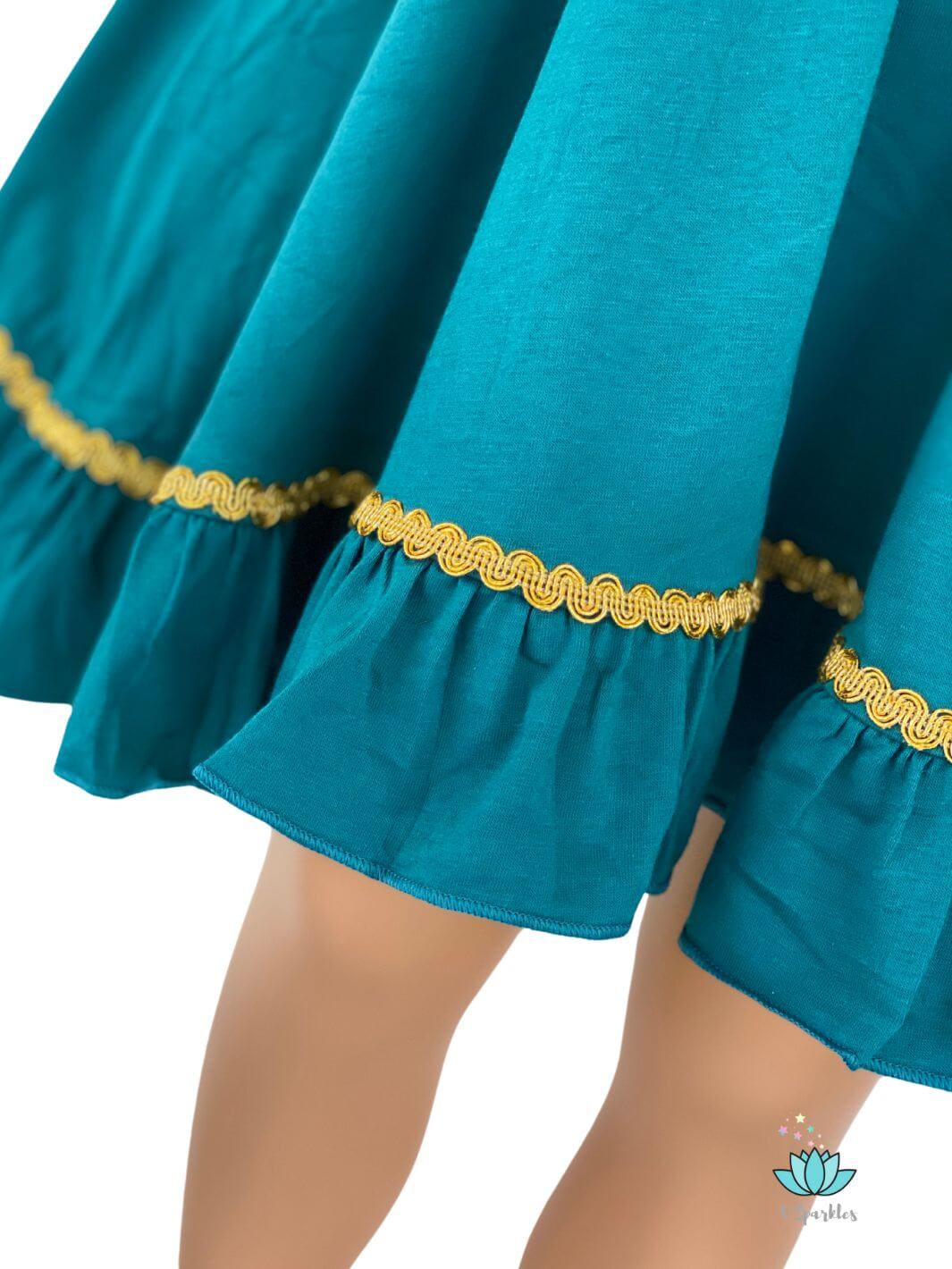 Merida Brave Costume for Special Occasions: Ideal for Halloween, birthday parties, or Disney trips, this Merida dress brings out the magic of the Brave princess in any setting.