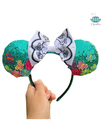 "Vibrant Mirabel-inspired ear headband with floral embroidery, ideal for Disneybound adventures, a magical Halloween costume, or a birthday dress-up game. A perfect self-treat or gift for fashion and Disney fans.