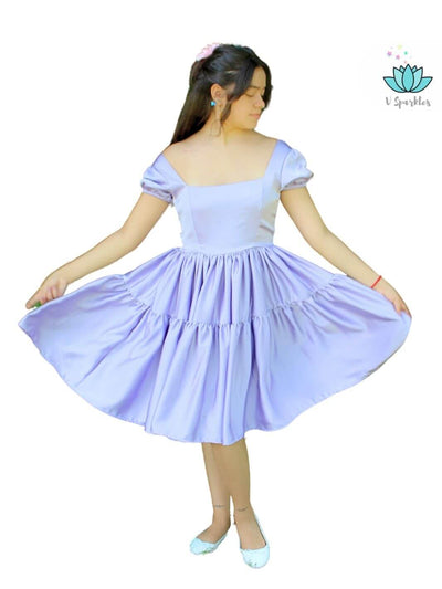 Base Purple Twirl Dress for Adults – Ideal for Holiday and Disneybounding Events – This Rapunzel-inspired purple twirl dress is perfect for creating an elegant Disneybounding look for adults during holiday parties or themed events. Available in mid-size and plus-size options.