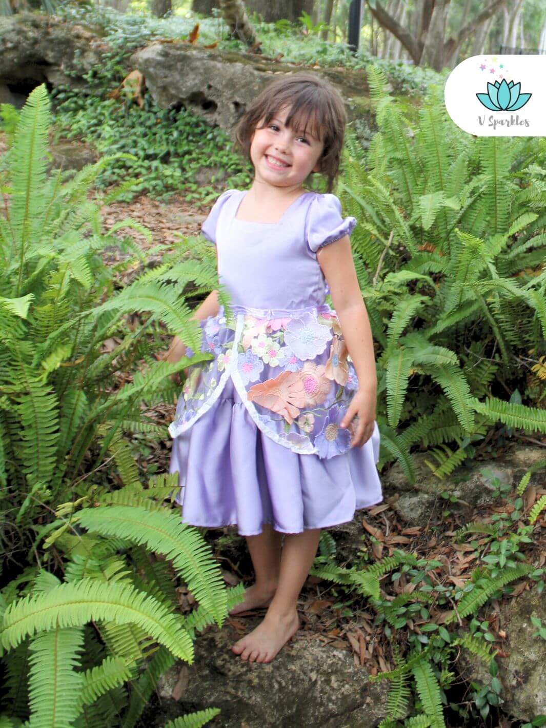 Enchanted Tower Princess Dress Set for Girls – Complete Rapunzel Disneybounding Look – This Rapunzel-inspired dress set is ideal for young girls who love fairytales. Perfect for Disneybounding, birthday parties, and holiday celebrations.