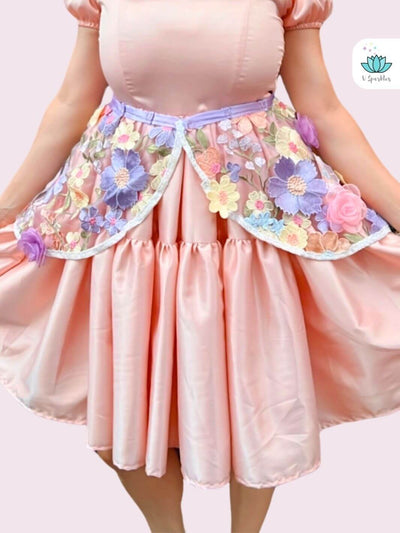 Floral Fairytale Dress-Up Overskirt for Women – Complete Rapunzel Transformation – Pair this beautiful floral oversk skirt with any base dress for a full Rapunzel-inspired look. Perfect for Disneybounding, Halloween parties, or holiday celebrations. Available in mid-size and plus-size options.