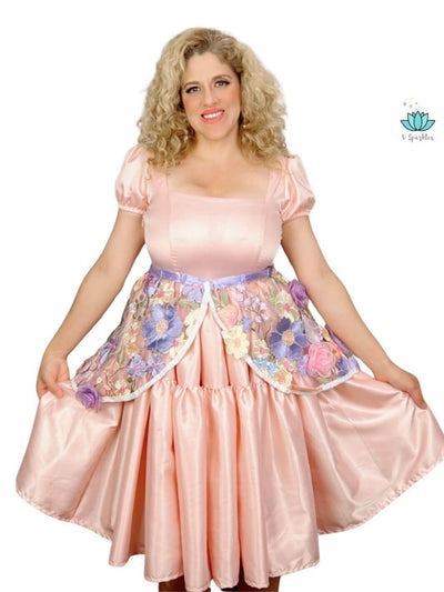 Floral Fairytale Dress-Up Overskirt for Adults – Ideal for Disneybounding and Holiday Celebrations – This floral overskirt is perfect for creating a Rapunzel-inspired look at Disneybounding events, holiday parties, or themed gatherings. Available in mid-size and plus-size options.
