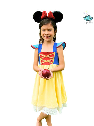 Snow White Play Pretend Dress for Kids: A beautiful Snow White dress for kids, perfect for play pretend, dress-up games, and birthdays. Ideal for a Disneybound outfit or a special gift for young Disney fans.