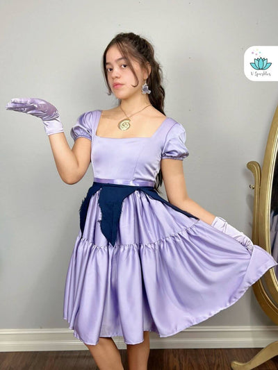 Sea Witch Villain Dress-Up Overskirt for Women – Ursula-Inspired Disneybounding Look – This stunning sea witch overskirt is perfect for creating an Ursula-inspired look for Disneybounding, holiday parties, or themed celebrations. Available in mid-size and plus-size options.