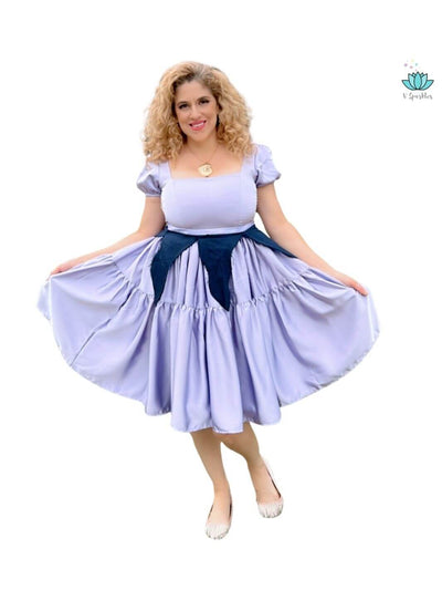 Sea Witch Villain Dress-Up Overskirt for Women – Perfect for Halloween and Disneybounding – Channel your inner Ursula with this striking sea witch dress-up overskirt, perfect for Halloween parties, Disneybounding adventures, or special occasions. Available in mid-size and plus-size options.
