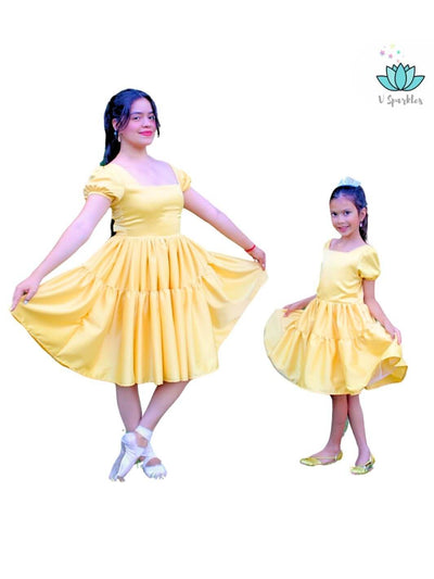 Base Yellow Twirl Dress for Women – Matching Mother and Daughter Outfit – Create a magical matching mother and daughter Disneybounding look with this Princess Tiana-inspired base yellow twirl dress for adults. Perfect for Halloween costumes, holiday events, or themed parties. Available in mid-size and plus-size options.