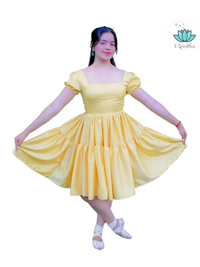 Base Yellow Twirl Dress for Adults – Complete Princess Tiana Transformation – Channel your inner Princess Tiana with this stunning yellow base twirl dress. Perfect for Disneybounding, Halloween parties, or holiday celebrations. Available in mid-size and plus-size options.